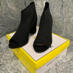 BLACK FABRIC BOOTS